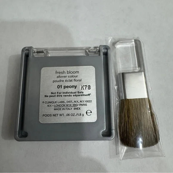 Clinique Fresh Bloom Allover Colour 01 Peony .06 OZ With Brush - Picture 2 of 2